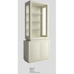 Librería con puertas